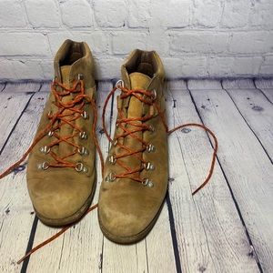 Women’s size 9 teva boots